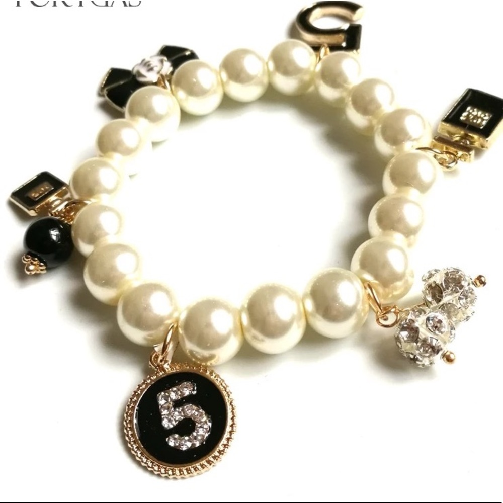 New💕💕 Pearls Charm Bracelet